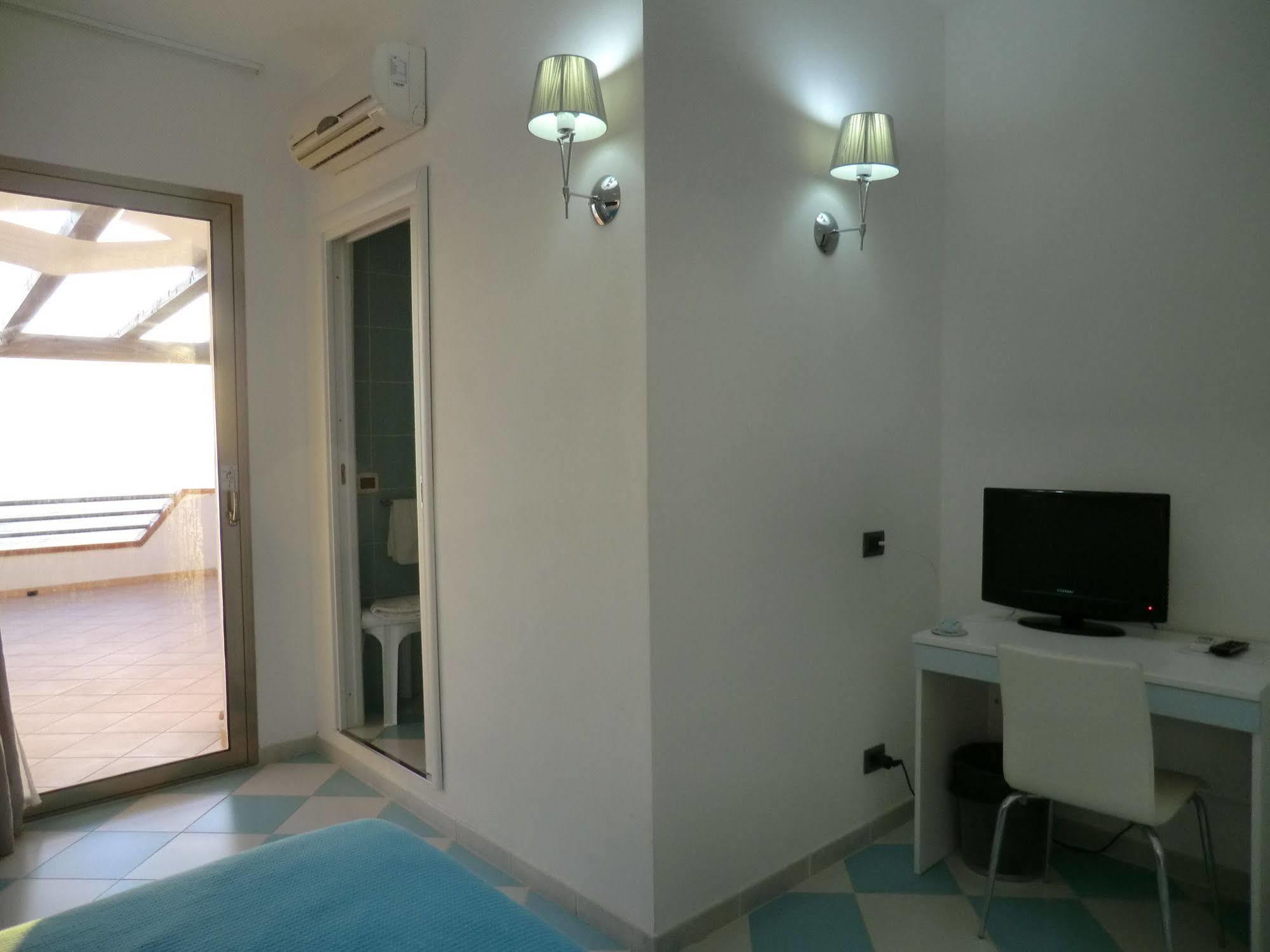 Bed & Breakfast Mediterraneo Mare E Sole
